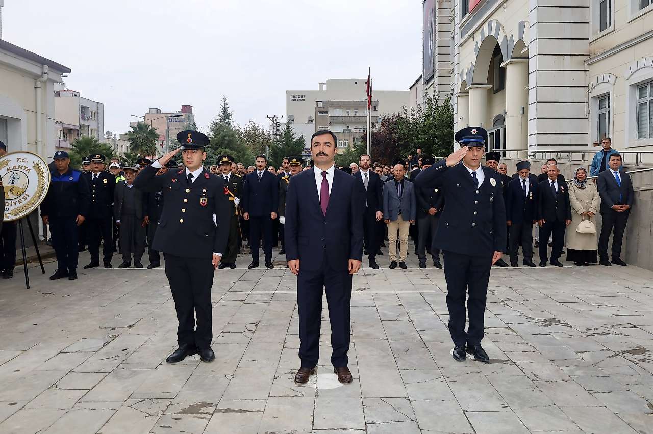 Kahta'da 29 Ekim Cumhuriyet Bayramı Çelenk Sunma Töreni düzenlendi