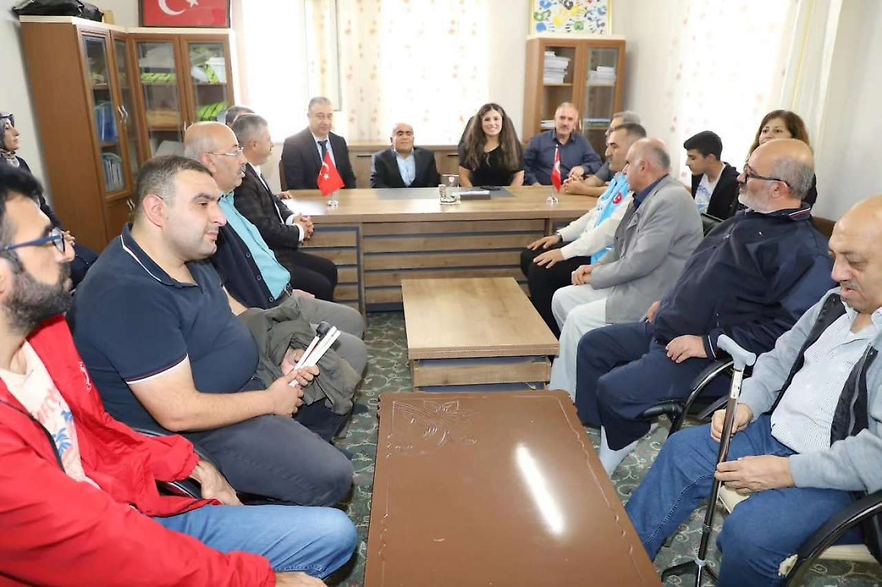 Vali Yardımcısı Karataş'tan GAP Görmeyenler Derneğine ziyaret