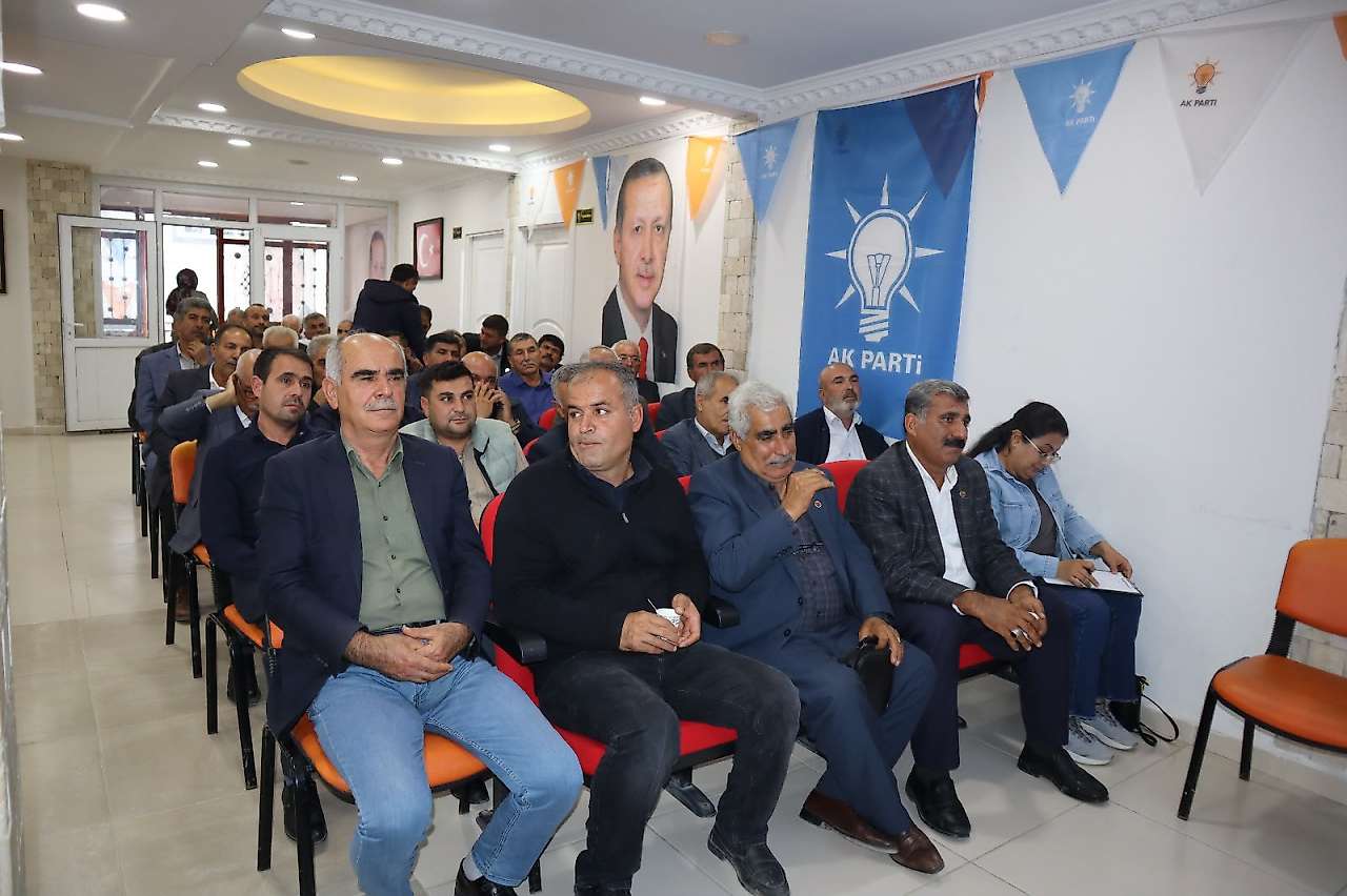 Milletvekili Özhan, Besni'de muhtarlarla bir araya geldi