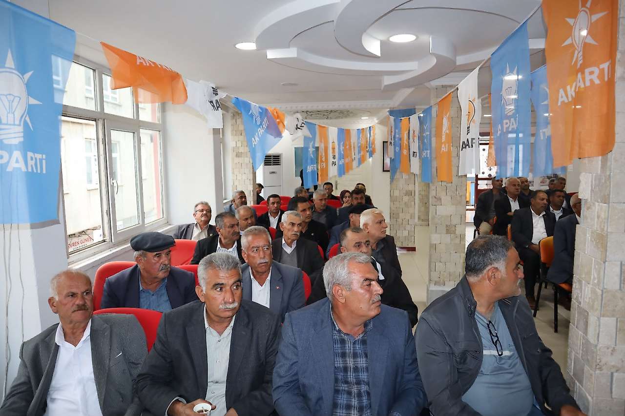 Milletvekili Özhan, Besni'de muhtarlarla bir araya geldi