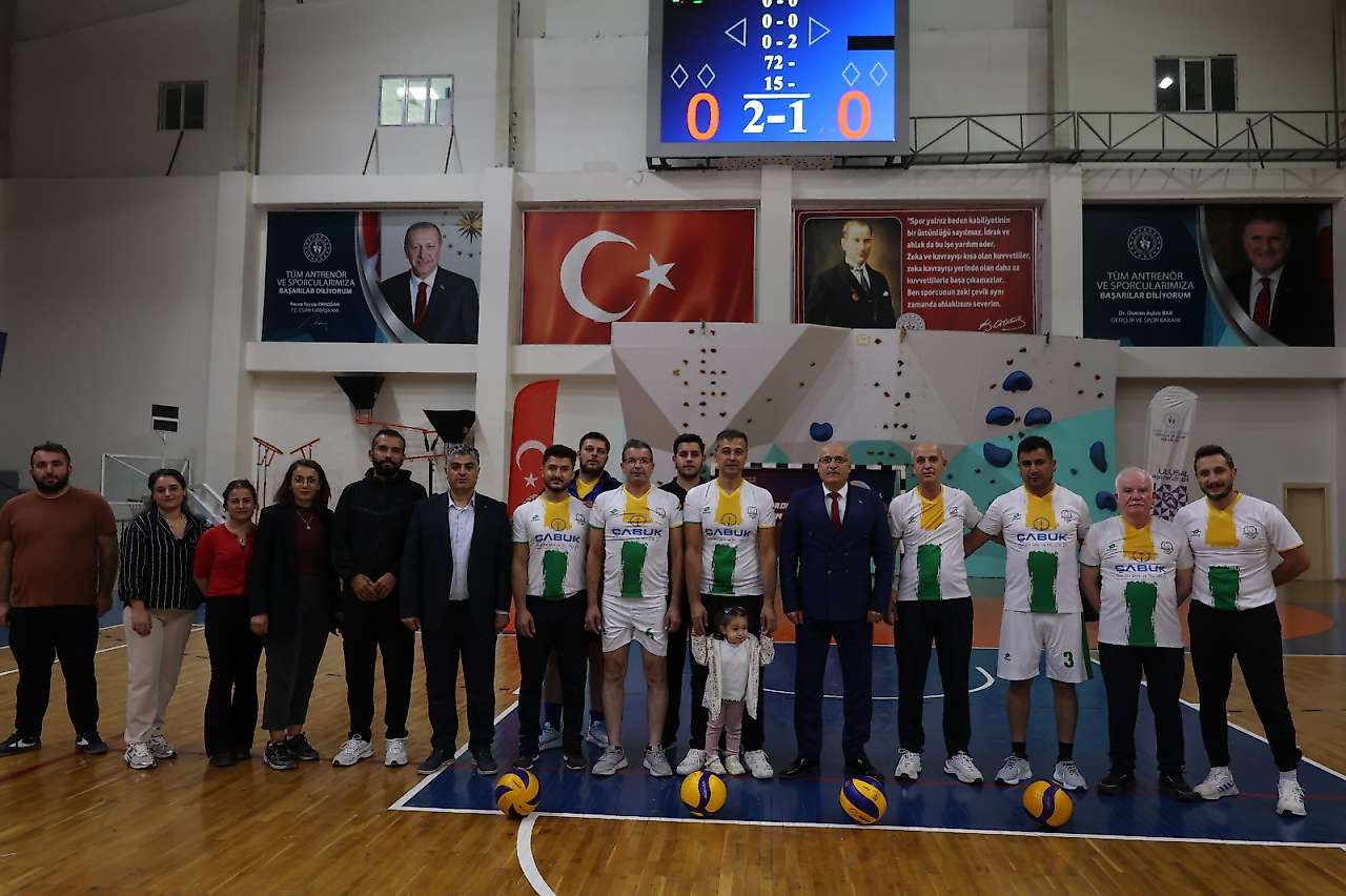 4. Kamu Spor Oyunları Voleybol Turnuvasında ödüller sahiplerini buldu