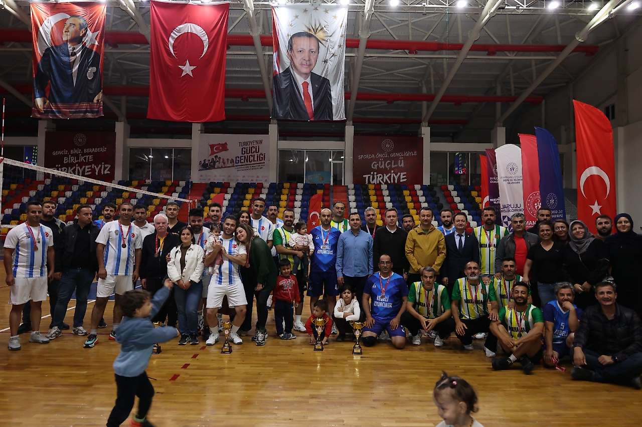 4. Kamu Spor Oyunları Voleybol Turnuvasında ödüller sahiplerini buldu