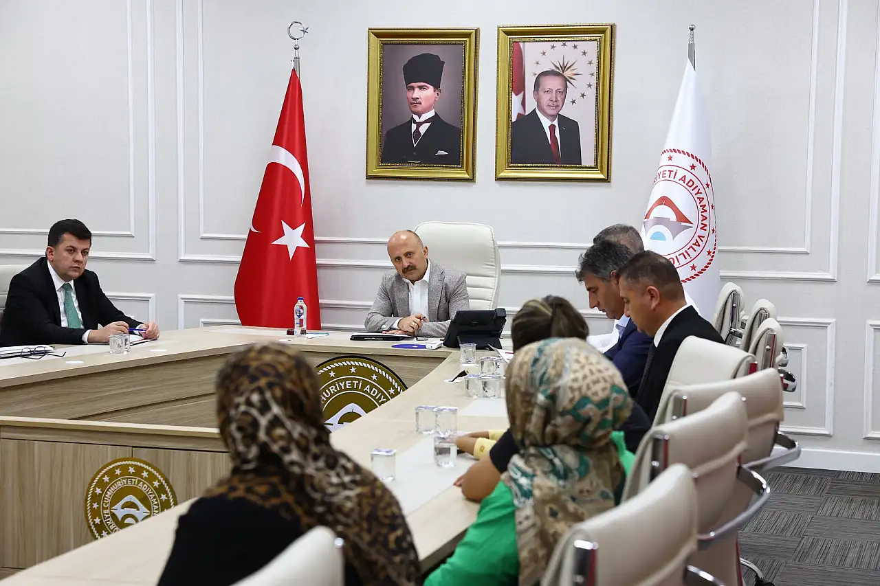 Vali Varol iş arayan vatandaşlarla bir araya geldi