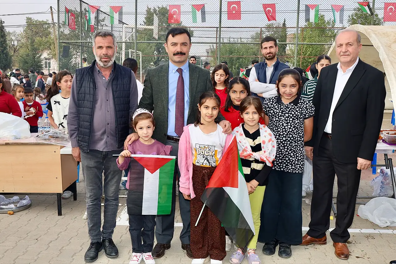 Kahta'da iki okulda Filistin'in yararına kermes düzenlendi