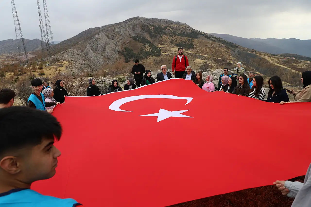 Dağların Zirvesinde Gençlik buluşması