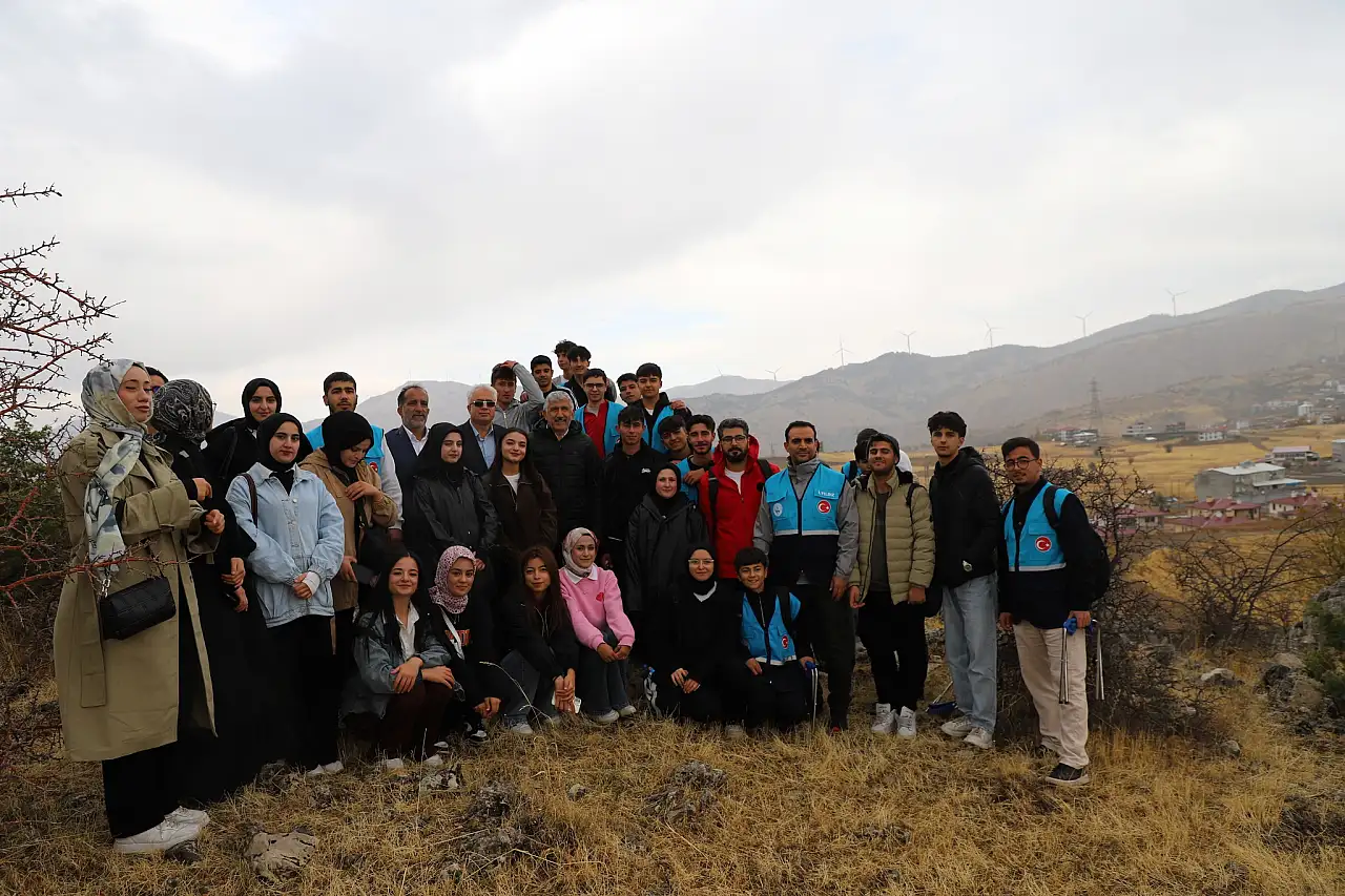 Dağların Zirvesinde Gençlik buluşması