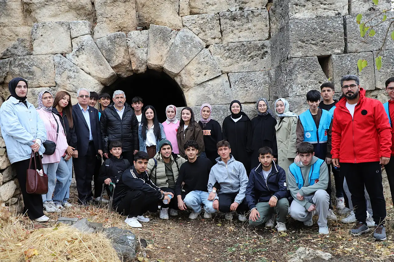 Dağların Zirvesinde Gençlik buluşması