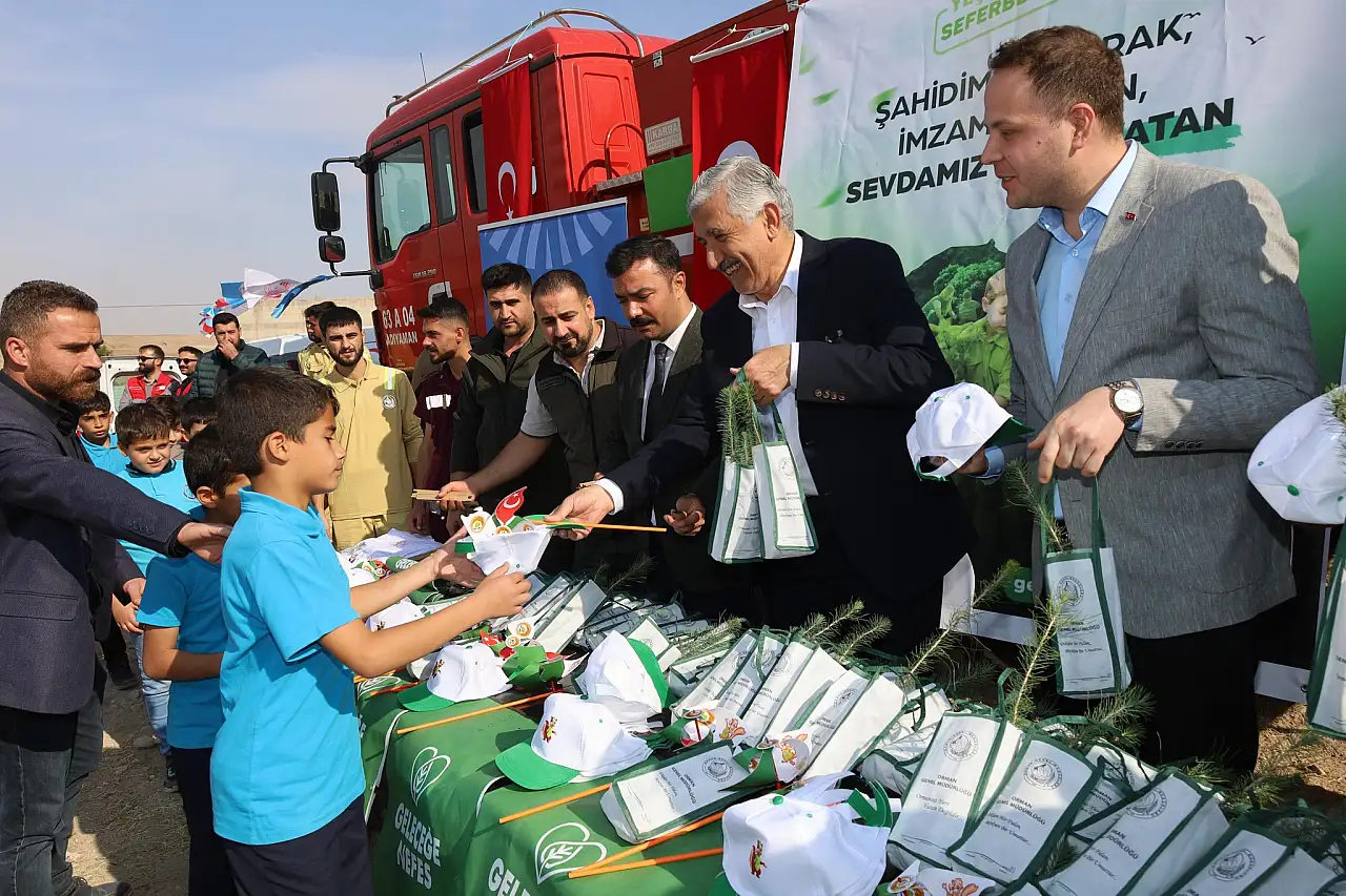 Kahta'da fidanlar toprakla buluştu