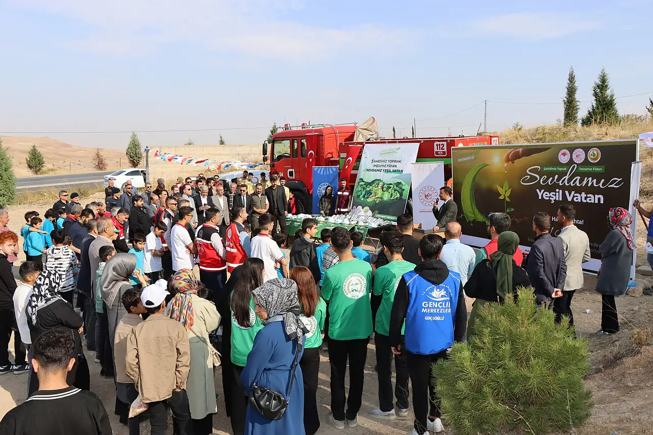 Kahta'da fidanlar toprakla buluştu