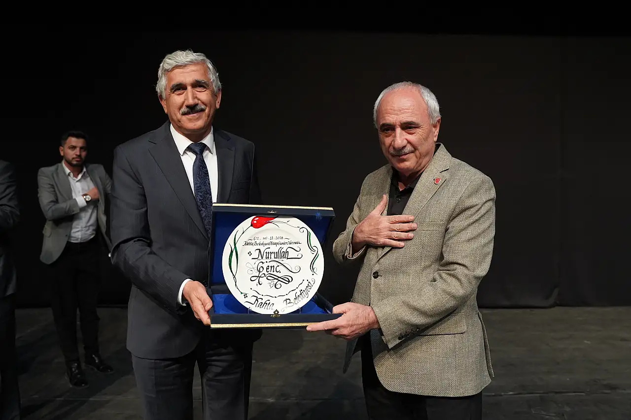 Nurallah Genç Kahta'da okurlarıyla buluştu