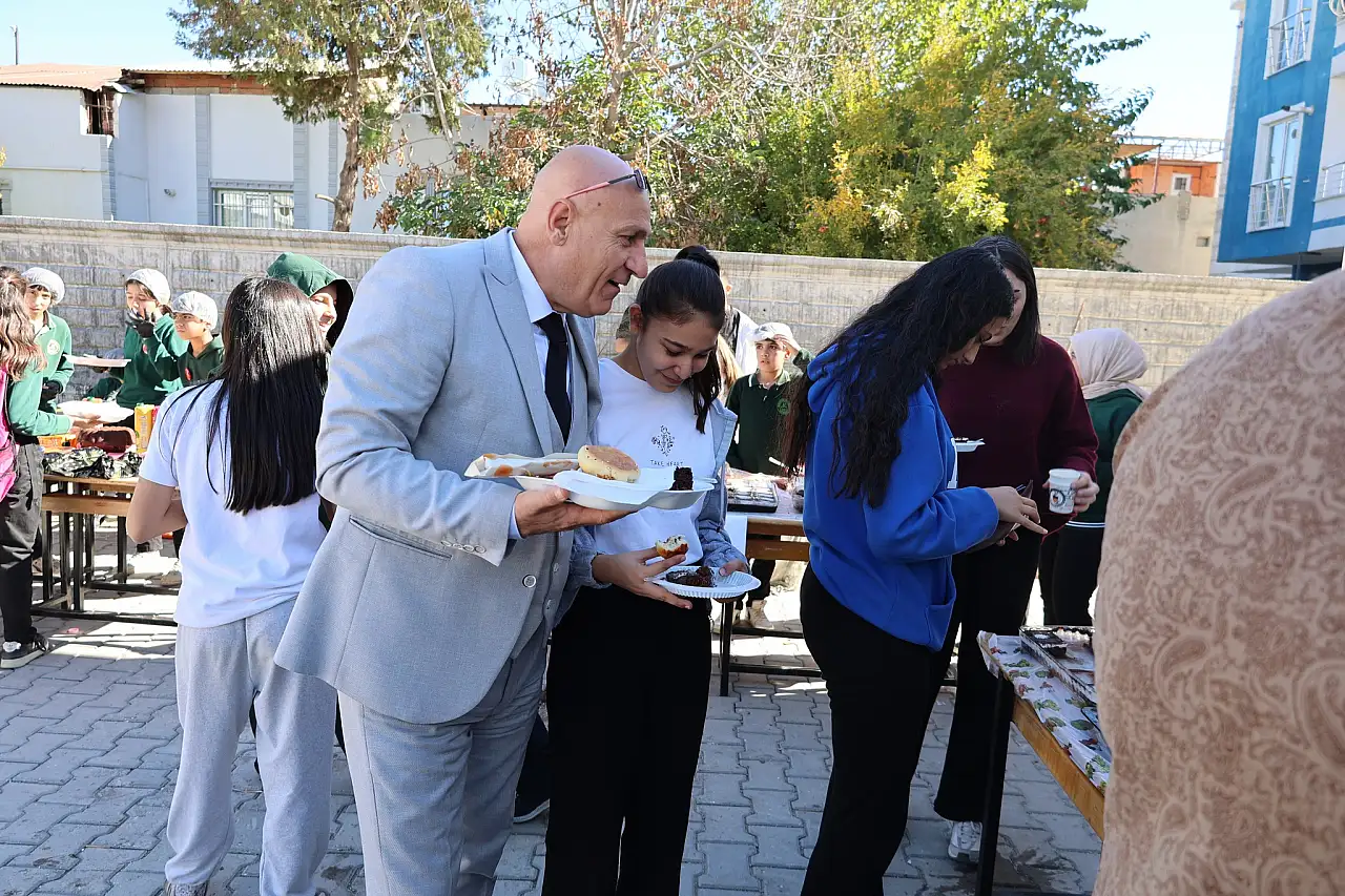 Menderes Ortaokulu'ndan büyük dayanışma