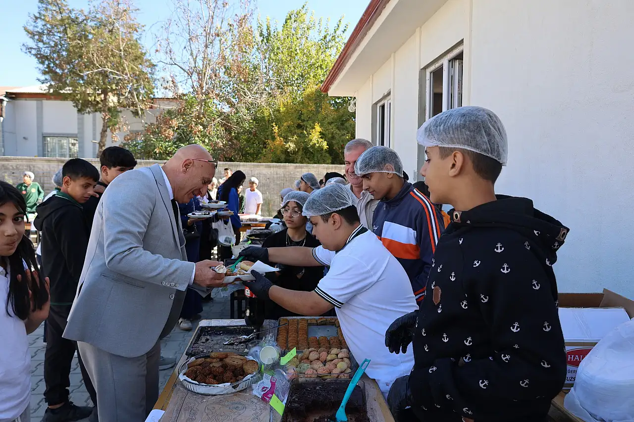 Menderes Ortaokulu'ndan büyük dayanışma