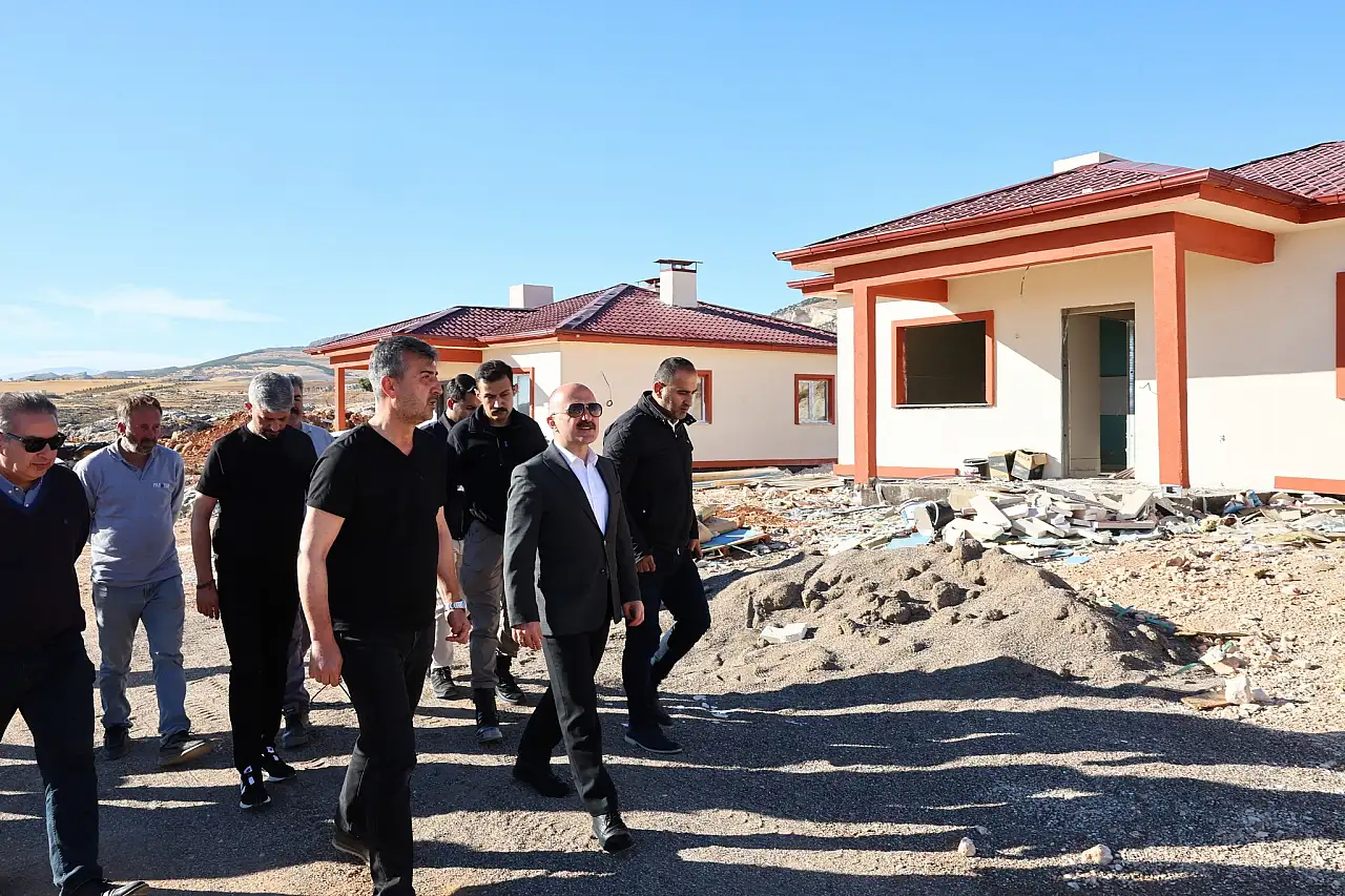 Vali Varol Yenigüven Köyü Kırsal Evlerinde incelemelerde bulundu