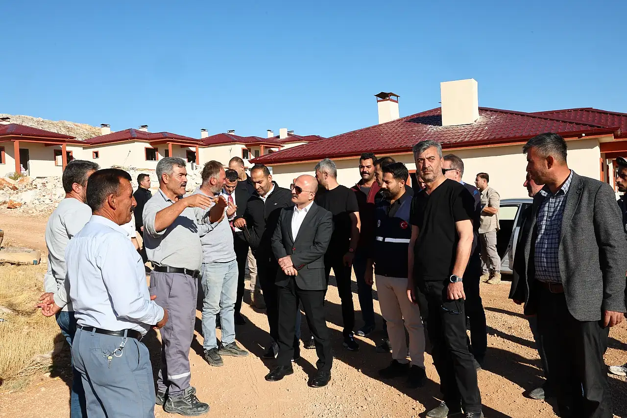 Vali Varol Yenigüven Köyü Kırsal Evlerinde incelemelerde bulundu