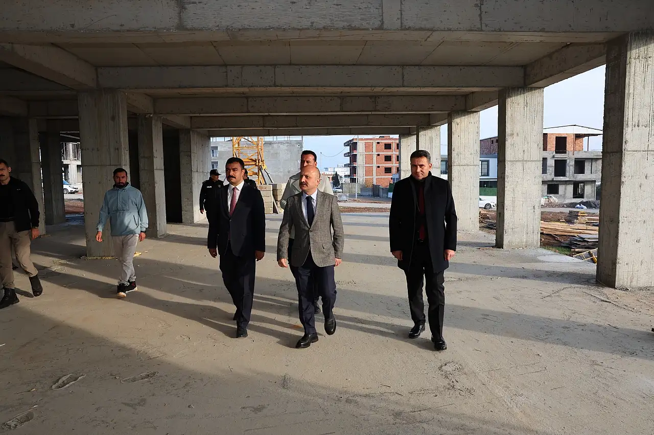 Vali Varol Kahta Çobanlı ilkokulu inşaatında incelemede bulundu
