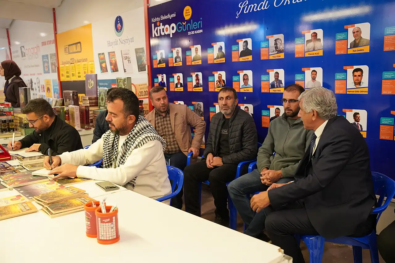 Başkan Hallaç'tan yazarlara plaket