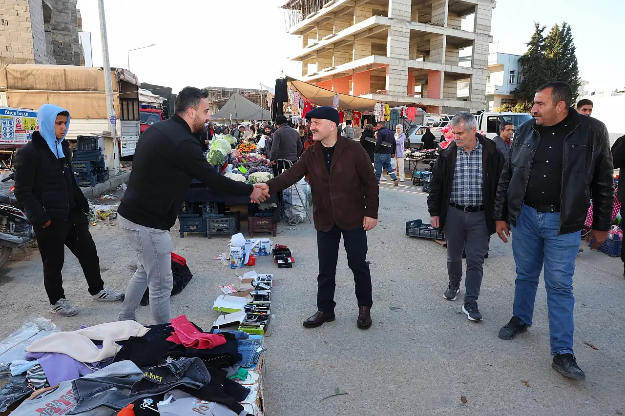 Vali Varol Semt Pazarı esnafıyla bir araya geldi