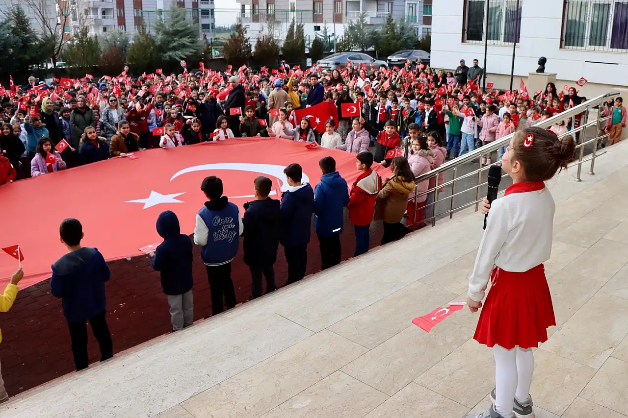 Kahta'da ikinci dönem bayrak sevgisiyle başladı