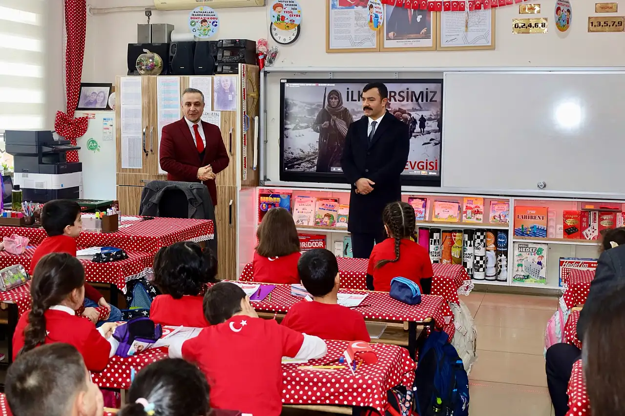 Kahta'da ikinci dönem bayrak sevgisiyle başladı