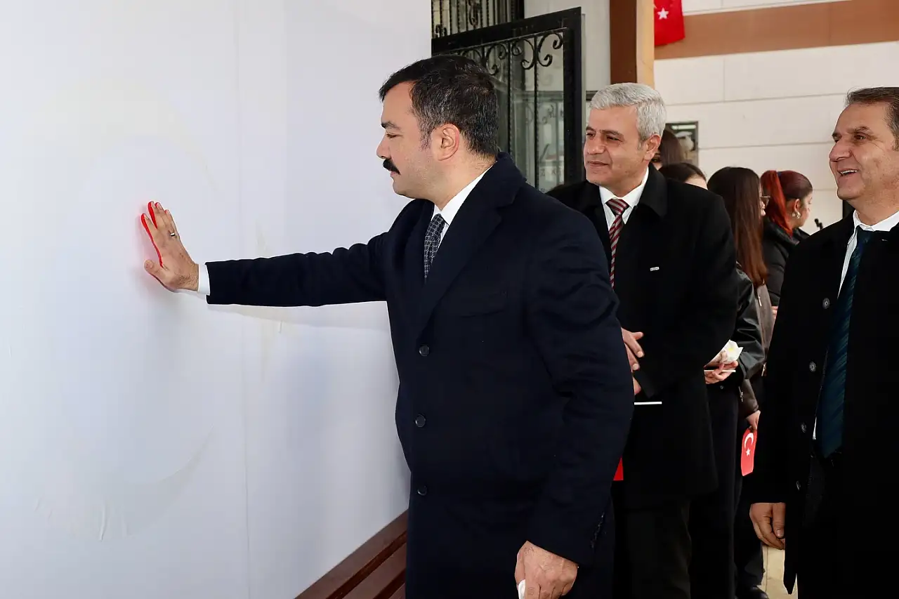 Kahta'da ikinci dönem bayrak sevgisiyle başladı