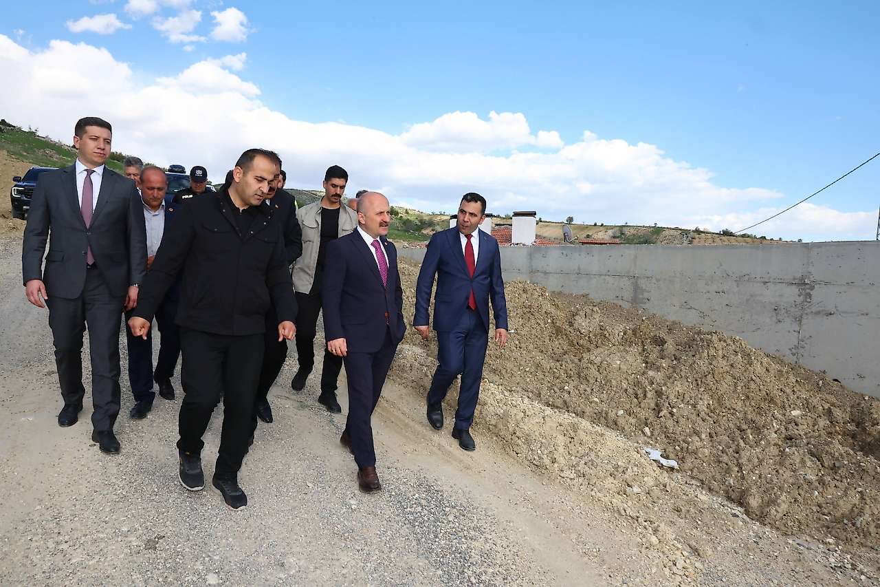 Vali Varol, Harmanlı Beldesi Kırsal Köy Evlerinde incelemelerde bulundu