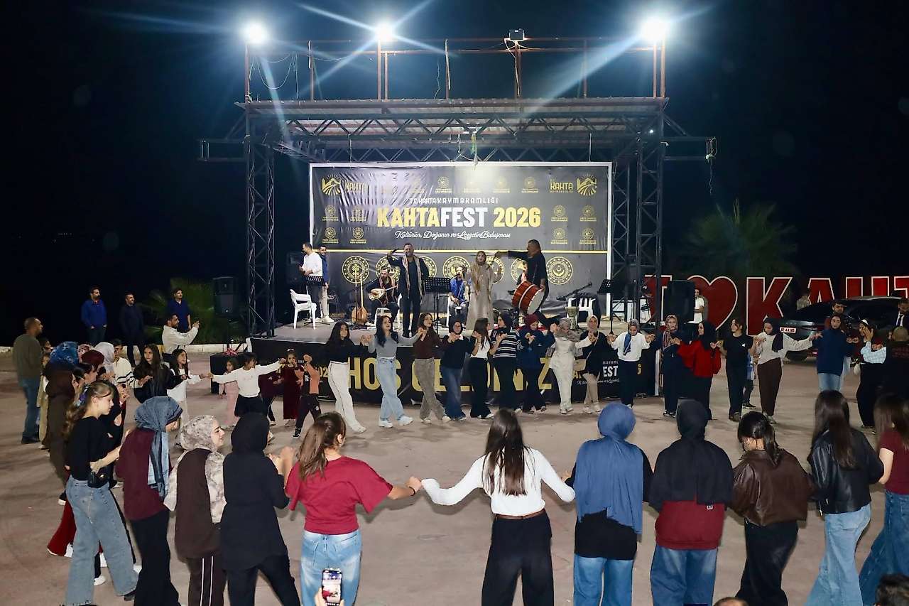 Kahta'da Mikrofon Sende Genç Yetenekler Yarışması düzenlendi