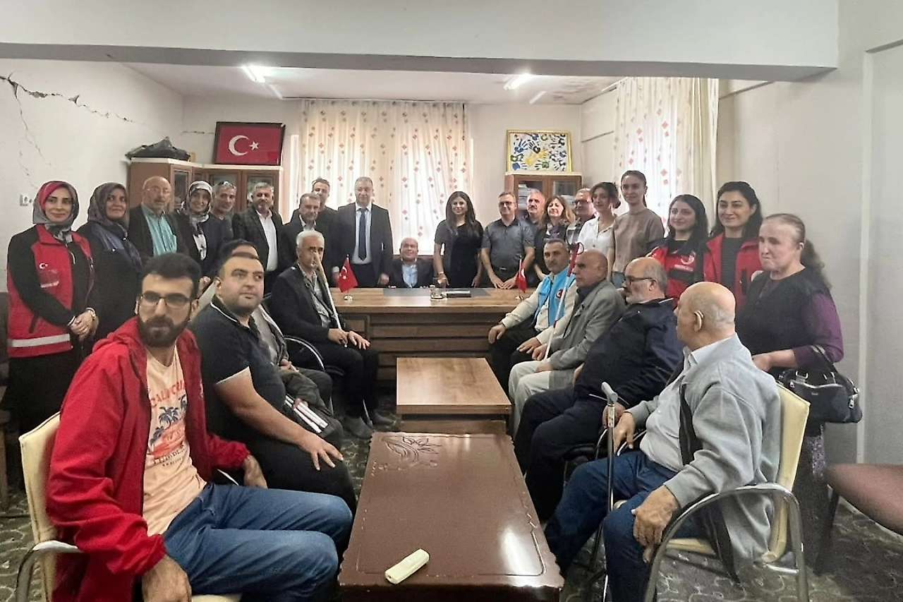 Vali Yardımcısı Karataş'tan GAP Görmeyenler Derneğine ziyaret