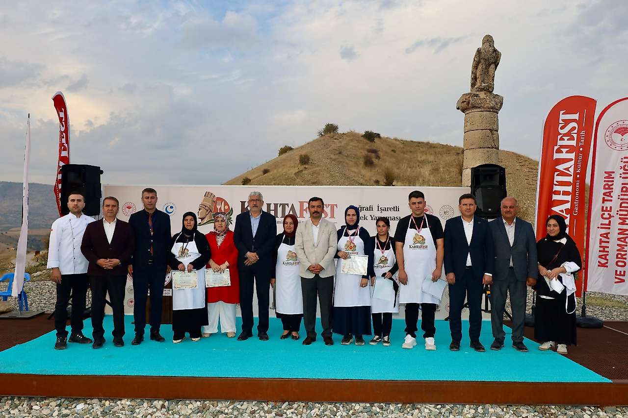 Kahta'nın yöresel yemekleri ve kültürel değerleri KAHTAFEST'te tanıtıldı