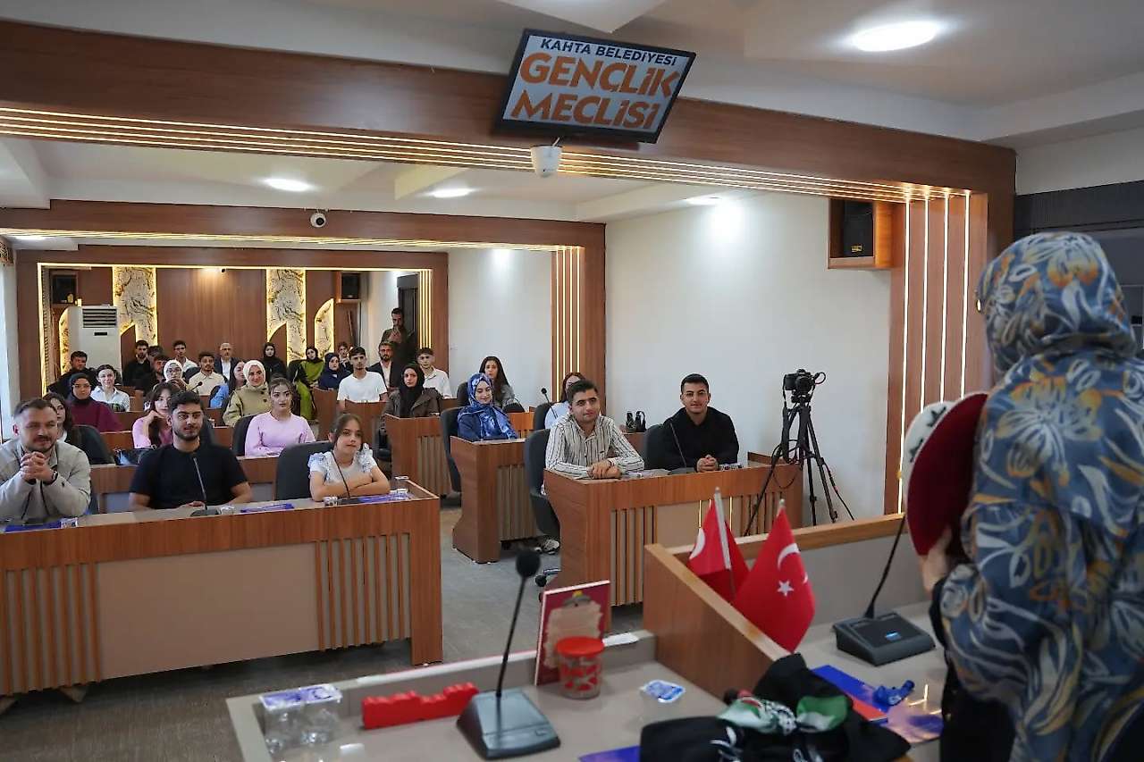 Kahta Belediyesi Gençlik Meclisi'nden Anlamlı Buluşma