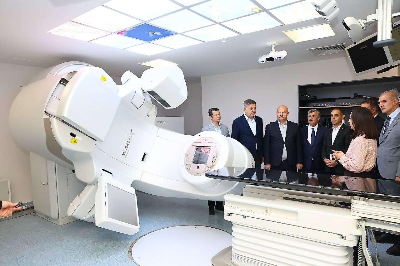 Vali Küçük ve Milletvekili Şan Adıyaman Eğitim ve Araştırma Hastanesinde incelemelerde bulundu