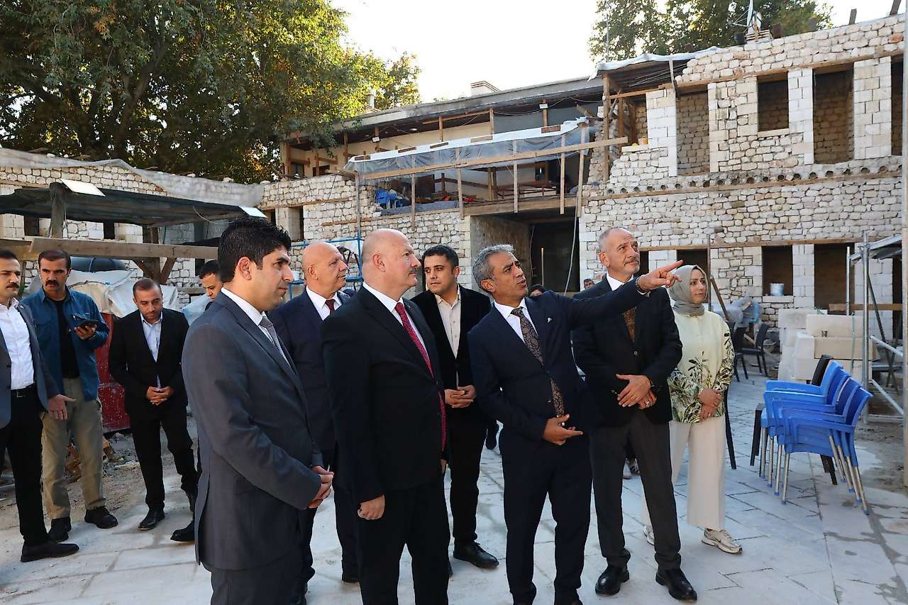 Vali Küçük Tarihi Tuz Hanında incelemelerde bulundu