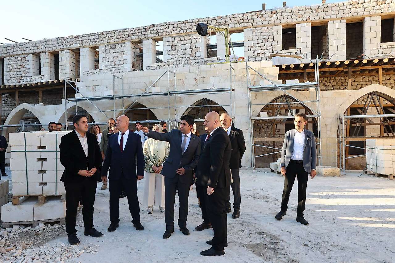 Vali Küçük Tarihi Tuz Hanında incelemelerde bulundu