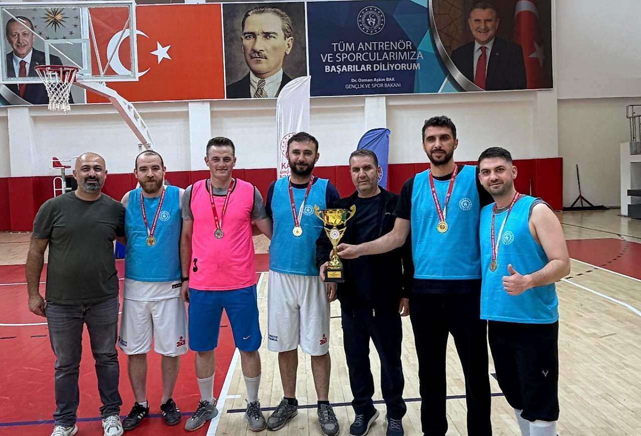 4. Kamu Spor Oyunları 3x3 Basketbol Turnuvası Kahta'da Tamamlandı