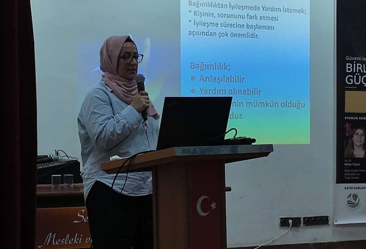 Gölbaşı'nda 'Güvenli İletişim, Güçlü Bağlar, Birlikte Güçlü Gençlik' Programı Düzenlendi