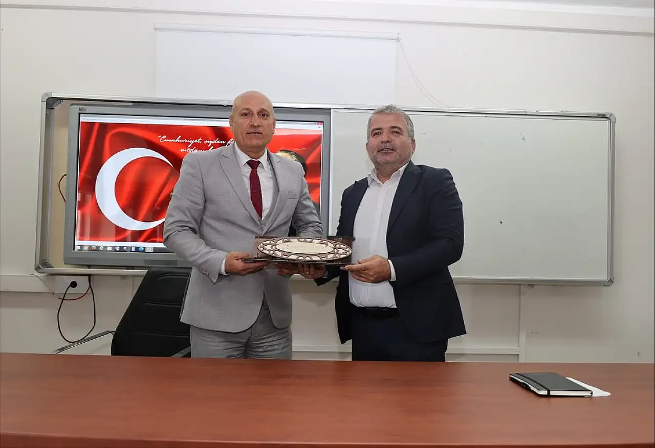 Elüstü, kariyer günleri kapsamında öğrencilerle buluştu