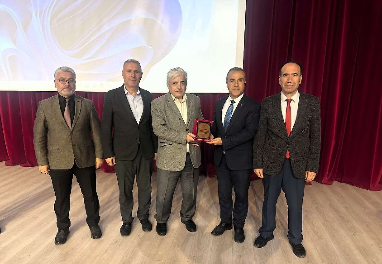Besni'de, Çağdaş İnanç Problemleri ve Çözümleri Konferansı Düzenlendi