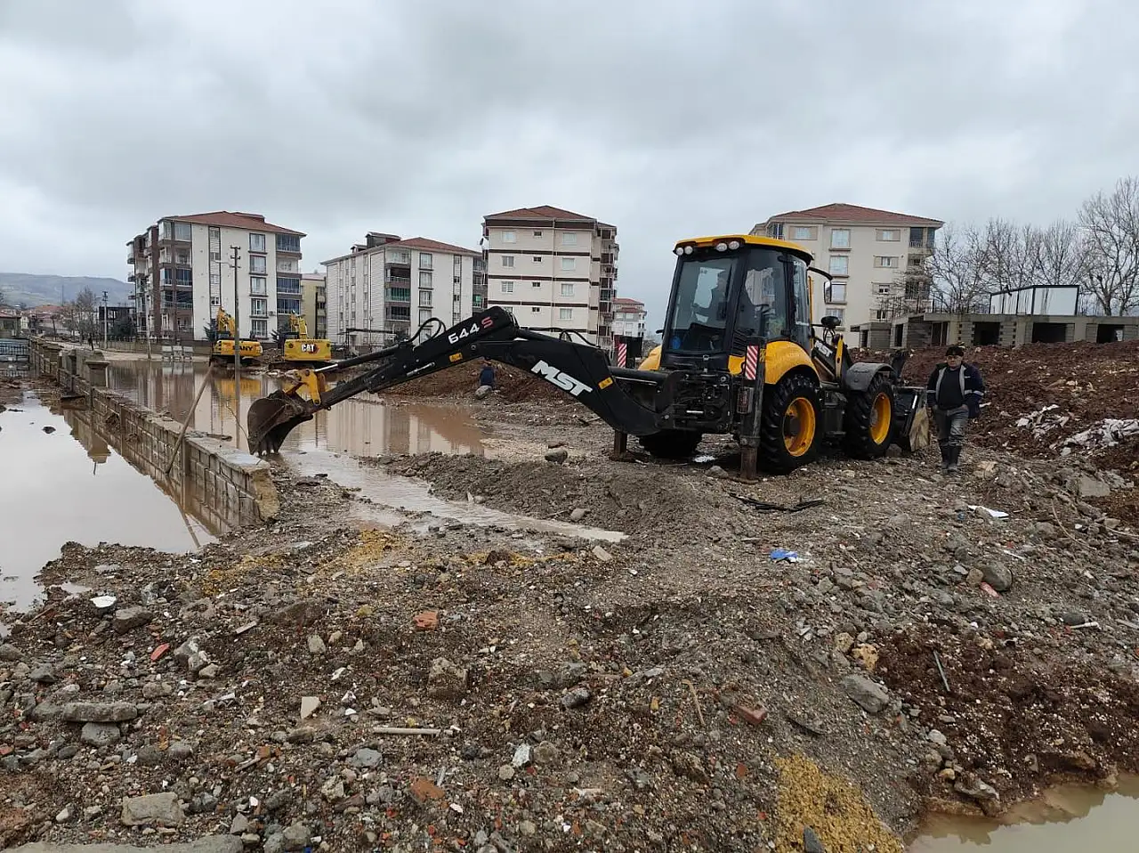 Gölbaşı belediye ekiplerinden sahada yoğun mesai