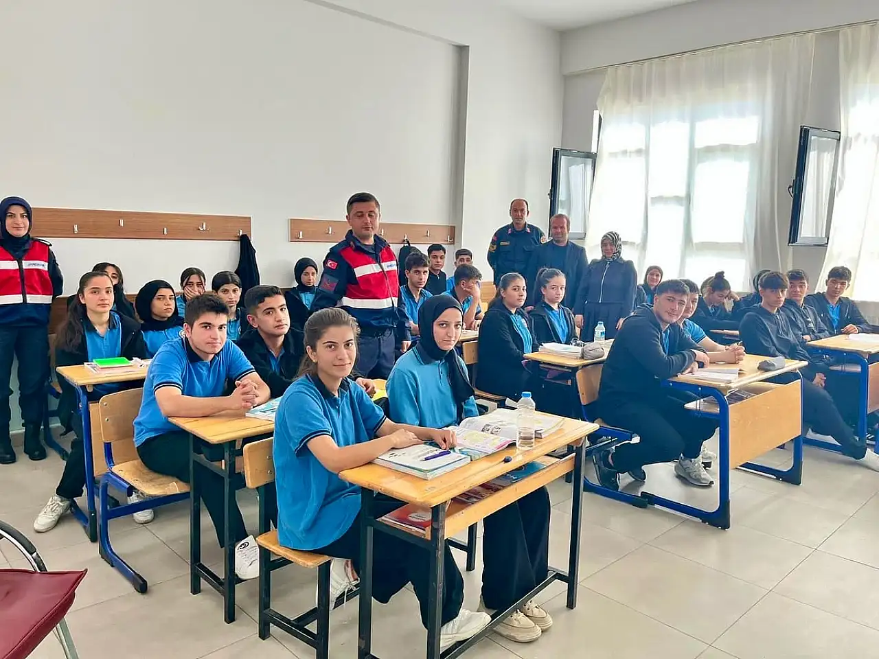 Kahta'da Jandarma Asayiş Tim Personeli öğrencileri bilgilendirdi