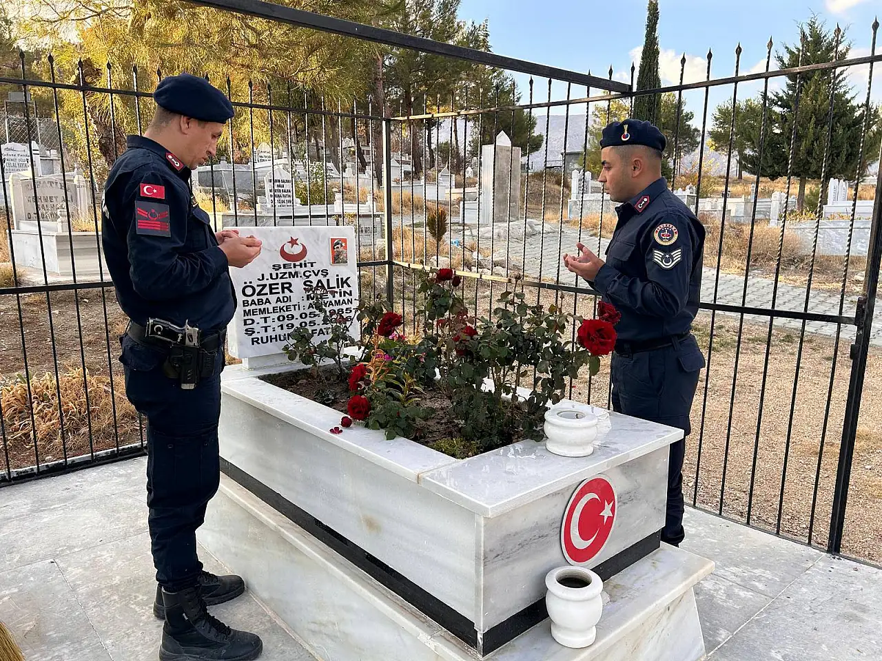 Gölbaşı'nda Şehit kabirlerinde bakım yapıldı