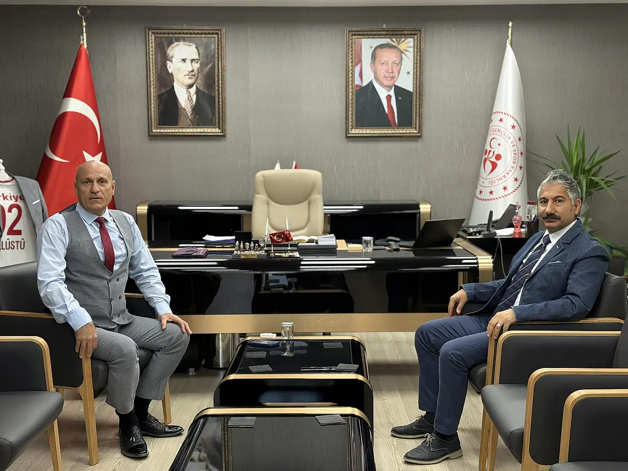 Akkan'dan Elüstü'ne hayırlı olsun ziyaret