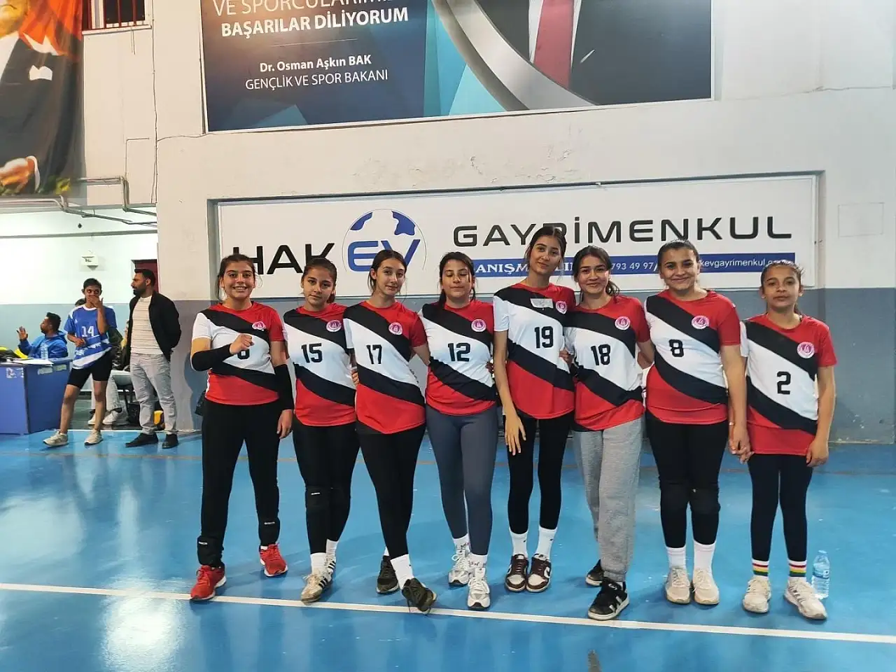 Besni'de Okullar arası voleybol grup müsabakaları tamamlandı