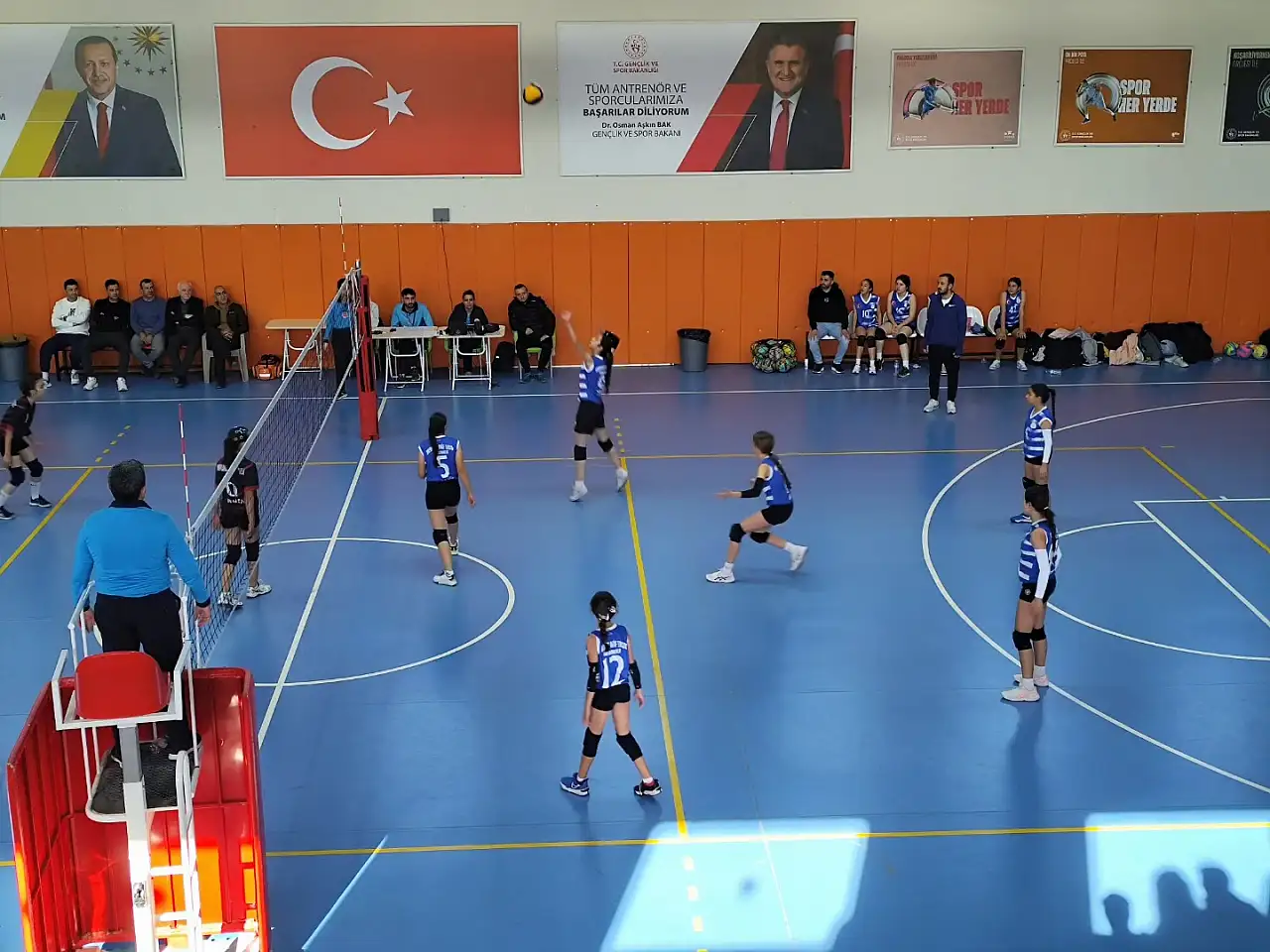 Besni Mehmet Akif Ersoy Orta okulu Voleybolda Adıyaman Şampiyonu oldu