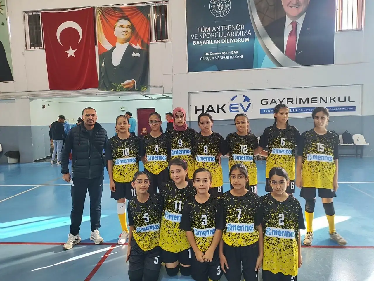 Besni'de Okullar arası voleybol grup müsabakaları tamamlandı