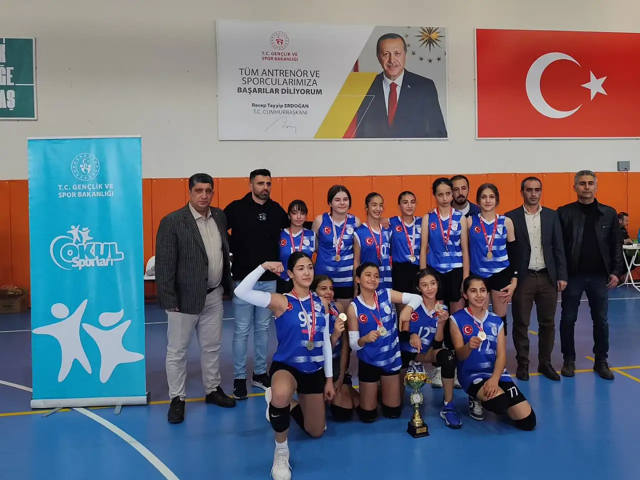 Besni Mehmet Akif Ersoy Orta okulu Voleybolda Adıyaman Şampiyonu oldu