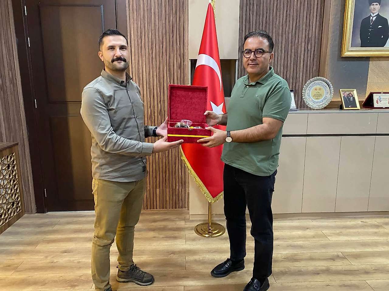 Mardin Artuklu Üniversitesi Öğretim Üyesi Deniz ve Allak'lıdan Başkan Fırat'a ziyaret