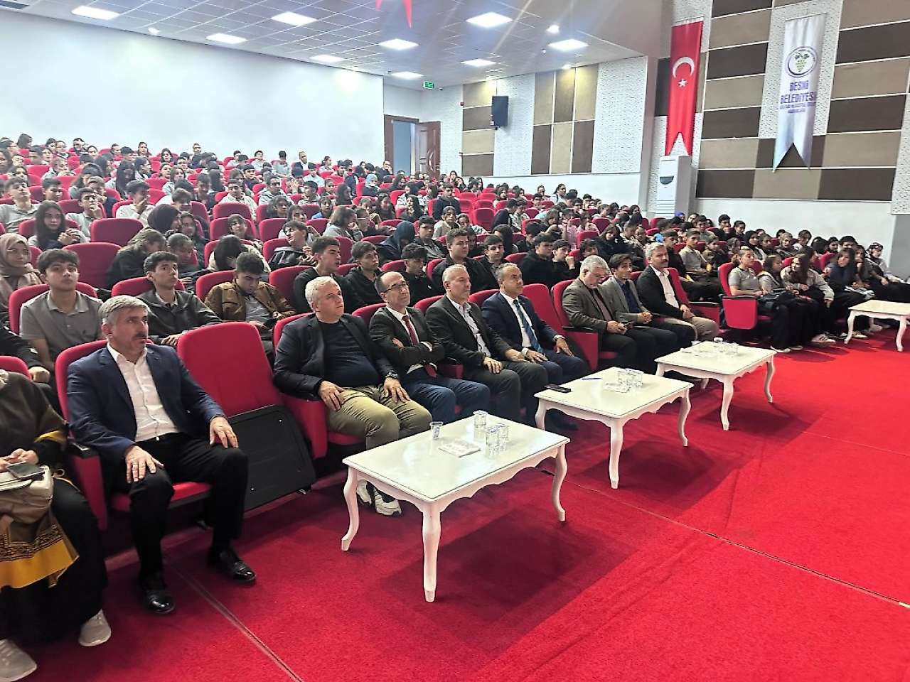 Besni'de, Çağdaş İnanç Problemleri ve Çözümleri Konferansı Düzenlendi