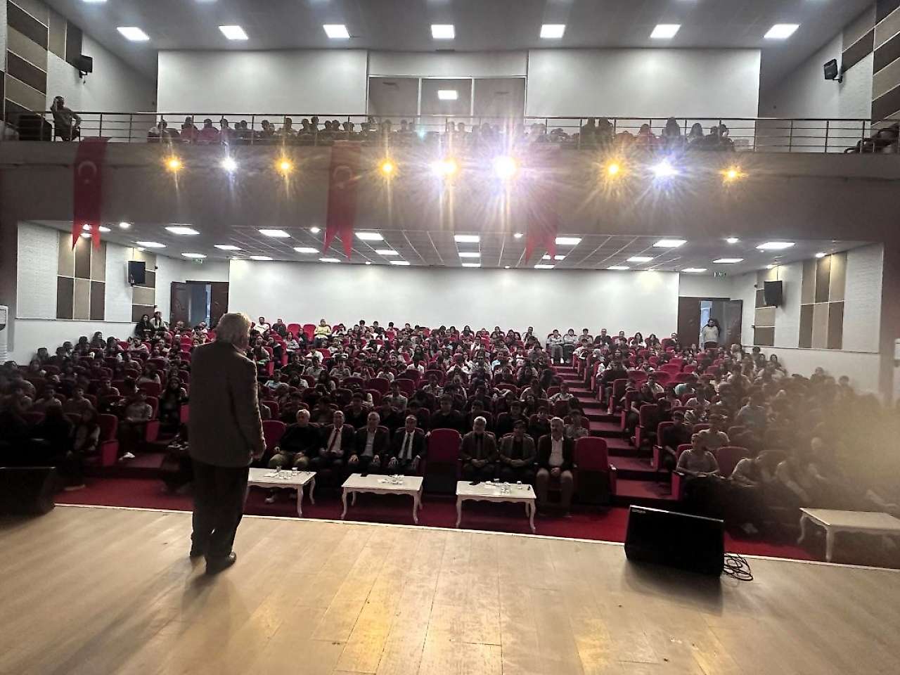 Besni'de, Çağdaş İnanç Problemleri ve Çözümleri Konferansı Düzenlendi