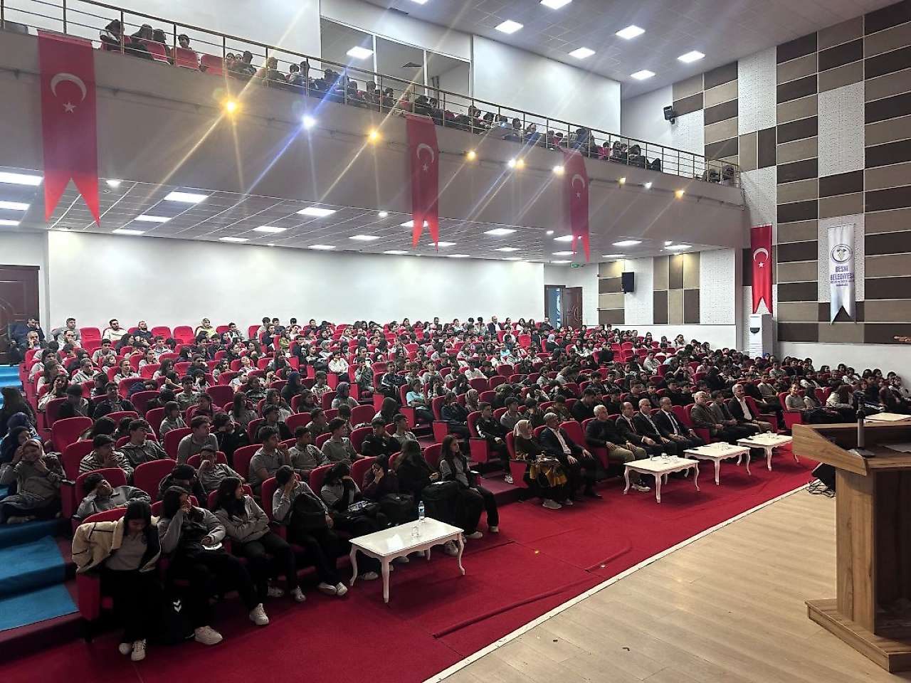 Besni'de, Çağdaş İnanç Problemleri ve Çözümleri Konferansı Düzenlendi