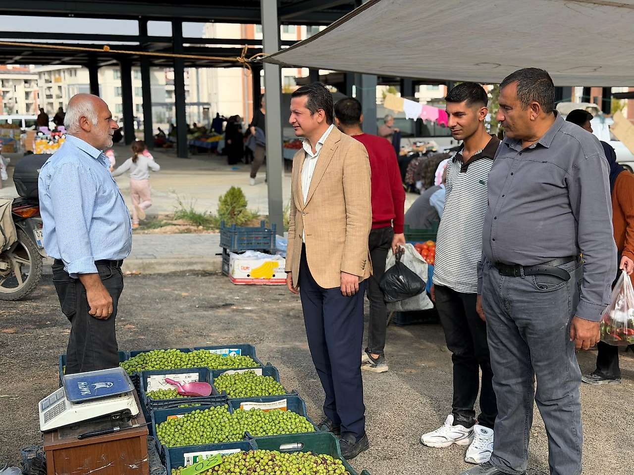 AK Parti Adıyaman Merkez İlçe Teşkilatından İndere TOKİ Semt Pazarına ziyaret