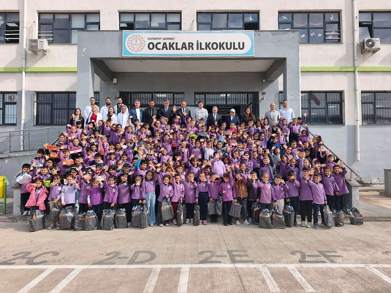 Sümeyye Şafak Yusufoğlu'ndan 700 Öğrenciye Cumhuriyet Bayramı Sürprizi